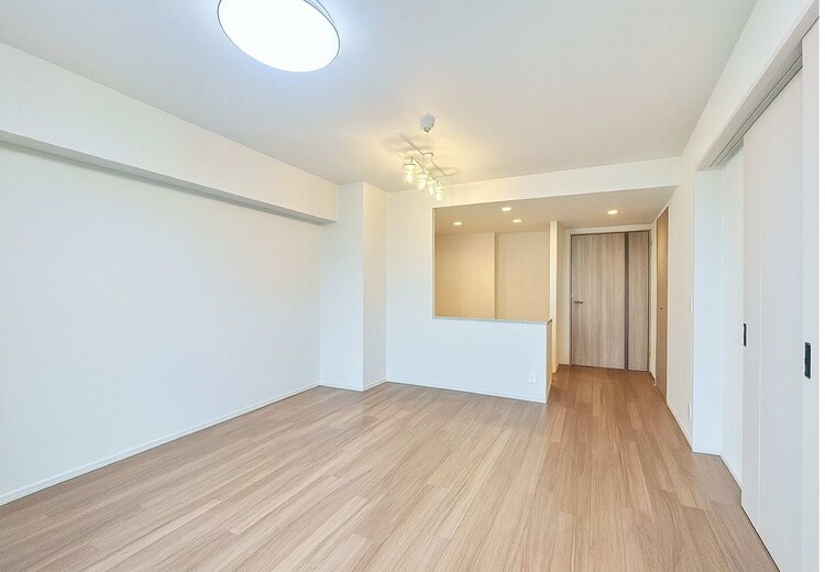 その他 ※家具消し加工をしてます広いＬＤＫでは家族が集まり一緒の時間を過ごせる工夫がされております。ここでの笑い声や会話は一生の宝物になりそうです。