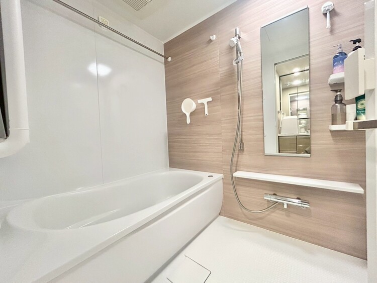 その他 １４１８サイズ。一日の疲れを癒す貴重なリラクゼーションスペース。ゆっくりとした時間を過ごせるゆとりあるバスルームは、お子様とのコミュニケーションをとる場所にもなります。