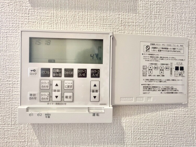 その他 床下に発熱体を敷詰めることで、足元から部屋全体までぽかぽか暖まります。エアコンやファンヒーターより乾燥しにくく、ほこりが舞い上がらないメリットも。喉にやさしく、快適な冬を過ごせます。