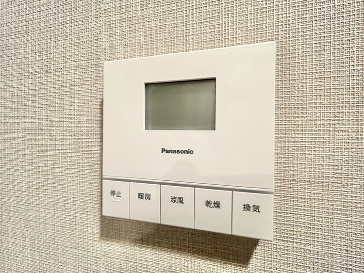 その他 明日はお出かけで今日中に洗濯を・・と思っても最近は雨続き・・浴室換気乾燥機はそんな負担を減らしてくれます。また、冬場などは、入浴前に暖めておくとお着替えも楽々です。