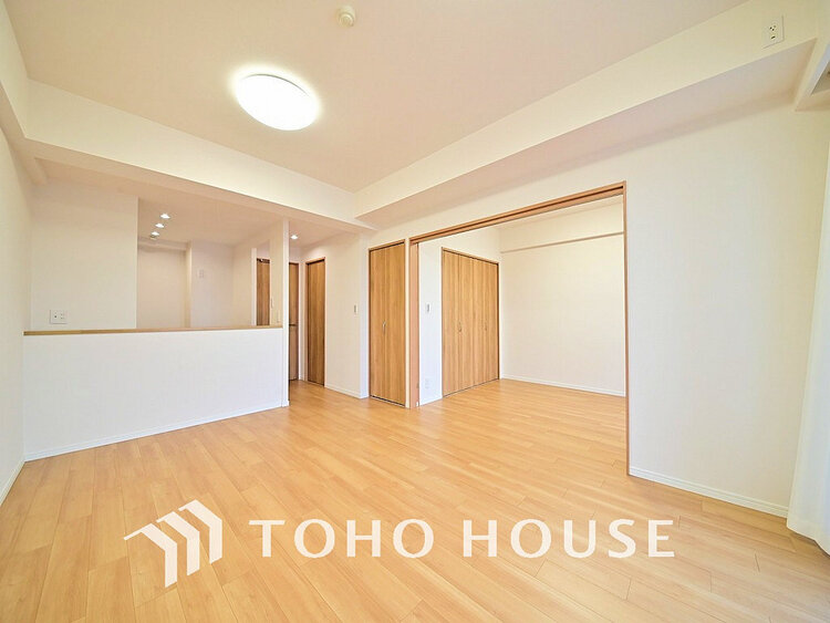 内装 上質な時間を育む暮らしのメインステージ。寛ぎとコミュニケーションを育む居心地のよい場所