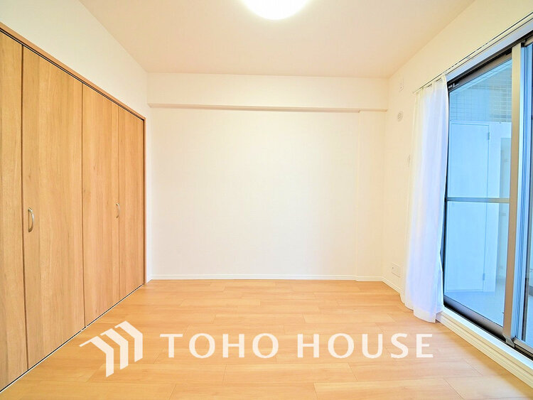 内装 採光もある洋室は、くつろぎのひと時を過ごすのにぴったり