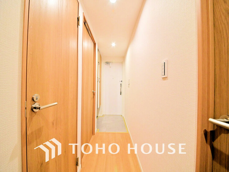 玄関 落ち着いた雰囲気の玄関、家族の帰りを暖かく迎えてくれます