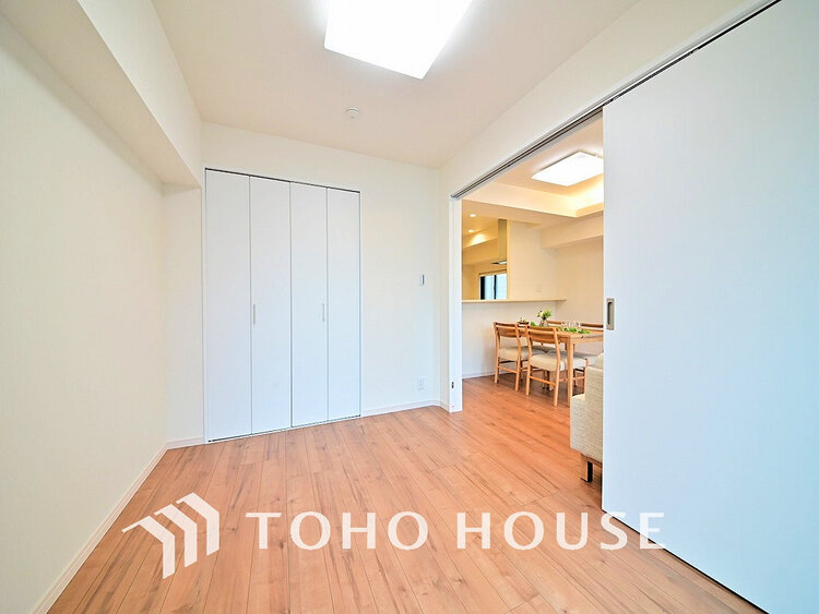 内装 シンプルですっきりとした室内は飽きのこない居心地の良い雰囲気