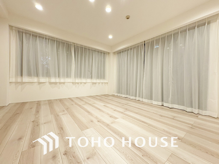 内装 広がりのある住空間、家族が集まるリビング・ダイニング