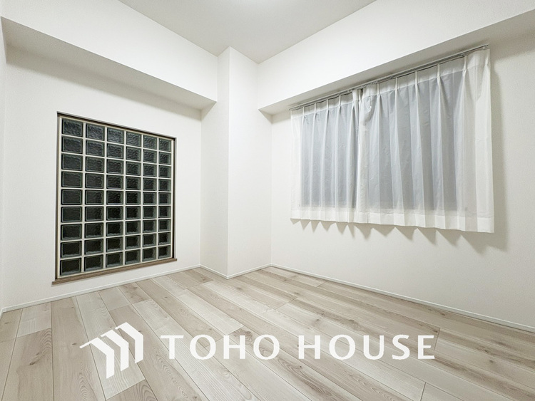 内装 採光もある洋室は、くつろぎのひと時を過ごすのにぴったり