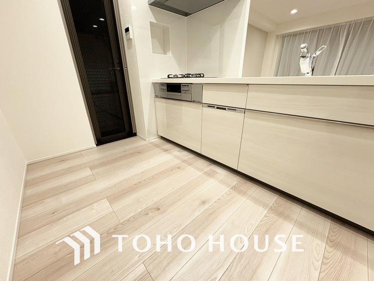 キッチン シンプルな部屋の雰囲気に溶け合うナチュラルキッチン