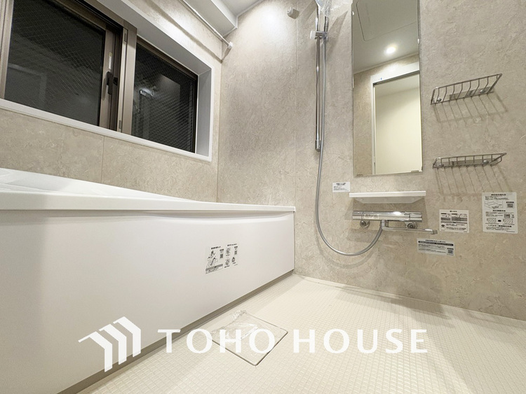 風呂 一日の疲れを癒すバスルームは、心地よいリラックスを叶える清潔感溢れる空間