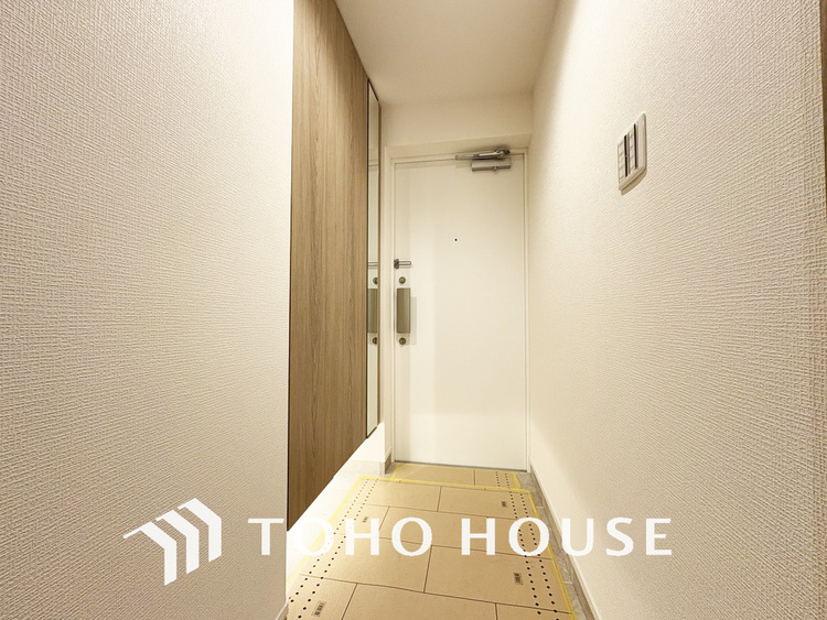 玄関 飾り過ぎないシンプルな内装の玄関