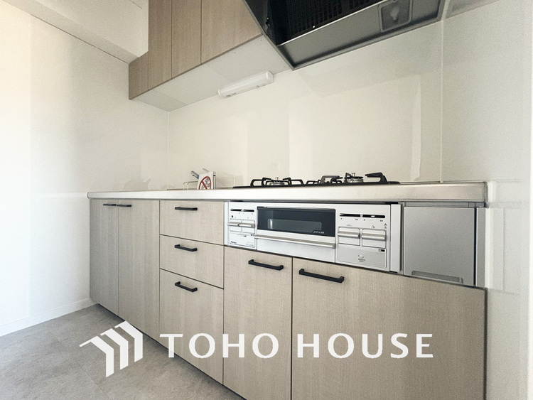 キッチン シンプルな部屋の雰囲気に溶け合うナチュラルキッチン