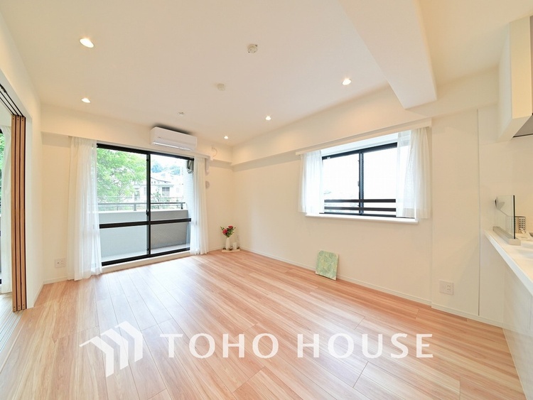 内装 家族みんなが爽やかに過ごせるように、光をたっぷり取り込んだLDK