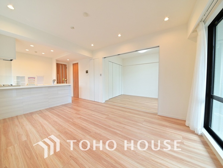 内装 上質な時間を育む暮らしのメインステージ。寛ぎとコミュニケーションを育む居心地のよい場所