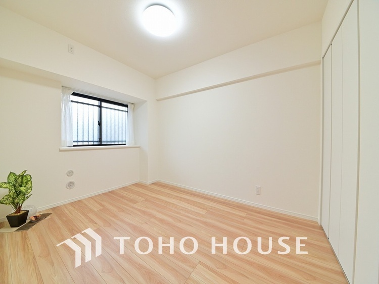 内装 採光もある洋室は、くつろぎのひと時を過ごすのにぴったり