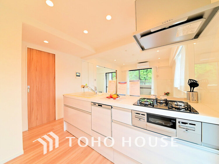 キッチン シンプルな部屋の雰囲気に溶け合うナチュラルキッチン