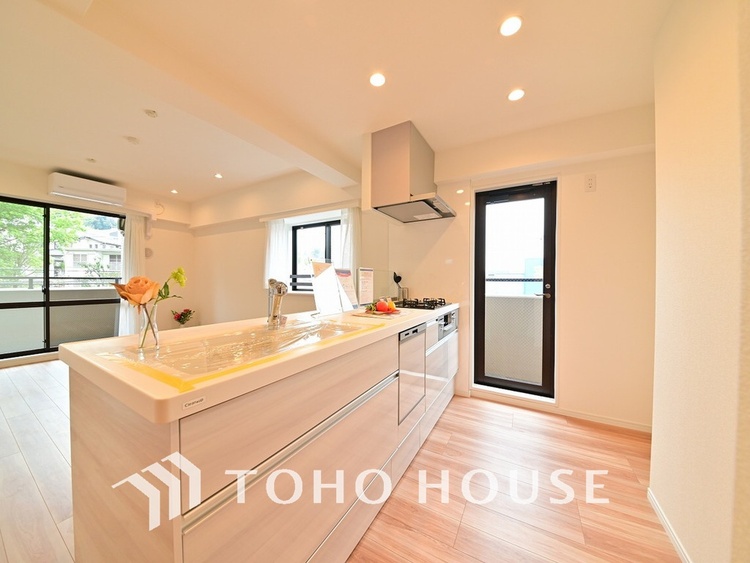 キッチン 落ち着きのあるカラーで統一された清潔感と気品が溢れるキッチン