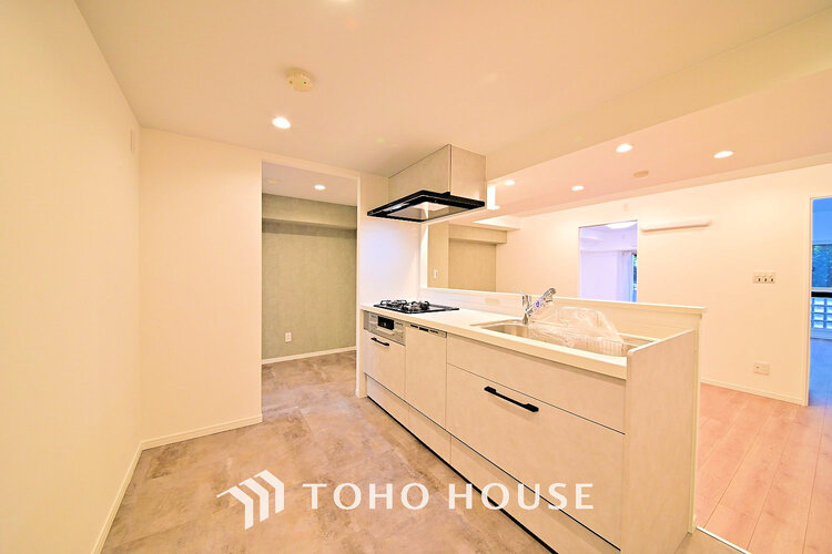 キッチン 落ち着きのあるカラーで統一された清潔感と気品が溢れるキッチン