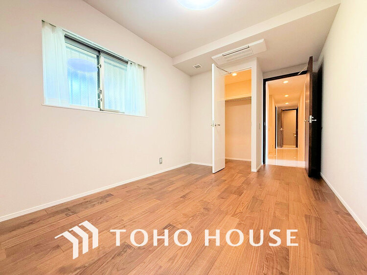 内装 採光もある洋室は、くつろぎのひと時を過ごすのにぴったり