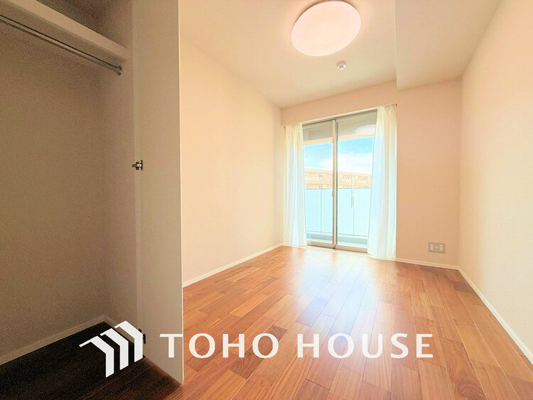 内装 シンプルですっきりとした室内は飽きのこない居心地の良い雰囲気