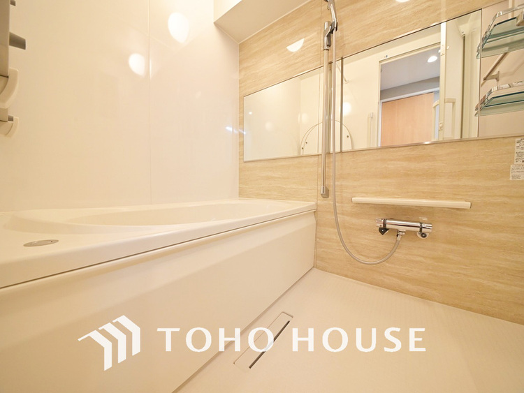 風呂 一日の疲れを癒すバスルームは、心地よいリラックスを叶える清潔感溢れる空間