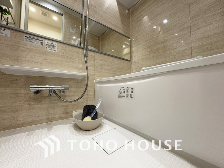 風呂 一日の疲れを癒すバスルームは、心地よいリラックスを叶える清潔感溢れる空間