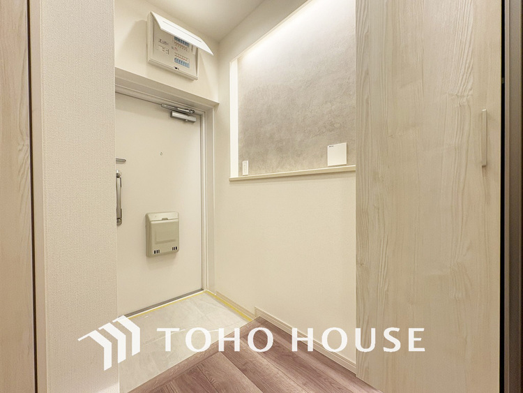 玄関 飾り過ぎないシンプルな内装の玄関