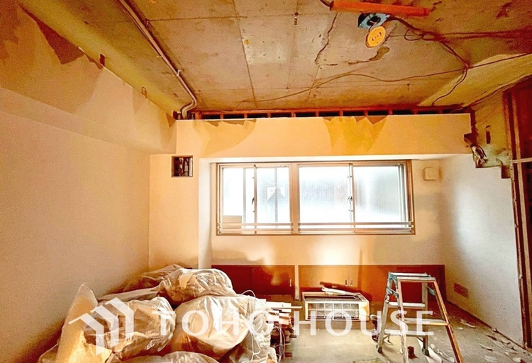 内装 【改装中】ここはみんなが集い、食事と楽しい会話が始まる場所。話に夢中になりすぎて、ついつい時を忘れ、夜半過ぎになってしまう。そんな束の間の幸せを感じさせてくれます。