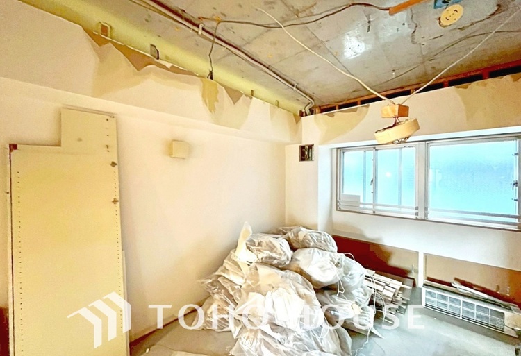 内装 【改装中】「想像していた以上に広い」が写真を撮っているときの感想です。家事動線に配慮したプランによりご家族がくつろげる明るく広い空間が確保できました。