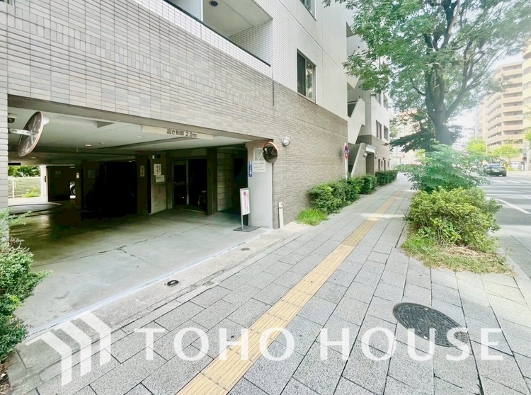 外観 オートロックや防犯設備が充実し、共用部から安心感が伝わるつくり。女性の一人暮らしやご家族でも心強い環境です。