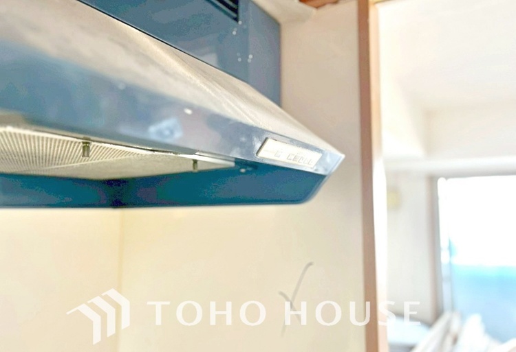 キッチン 【改装中】キッチンは家族の絆を育む大切な空間。シンプルで使い易いシステムキッチンで愉しく作る料理は愛情のある美味しいご馳走に。家族で使えるダイニングキッチンです。