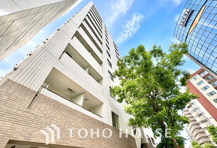 外観 洗練されたファサードが印象的なマンション。日々の暮らしを心地よく包み込む、品格ある佇まいが魅力です。帰宅するたびに気分が高まります。