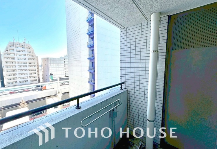 バルコニー 太陽に愛された邸は、陽当り・通風に優れた魅力的で快適さを追求した邸宅でした。ここに住むからこそ意味がある。そんな特別感に浸りながら、毎日をお過ごしして欲しいです 。