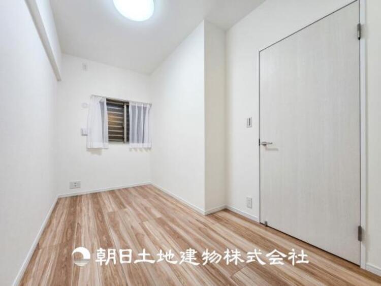 内装 【居室】趣味・感性で個性的に飾って頂けるようシンプルに仕上げてあります。