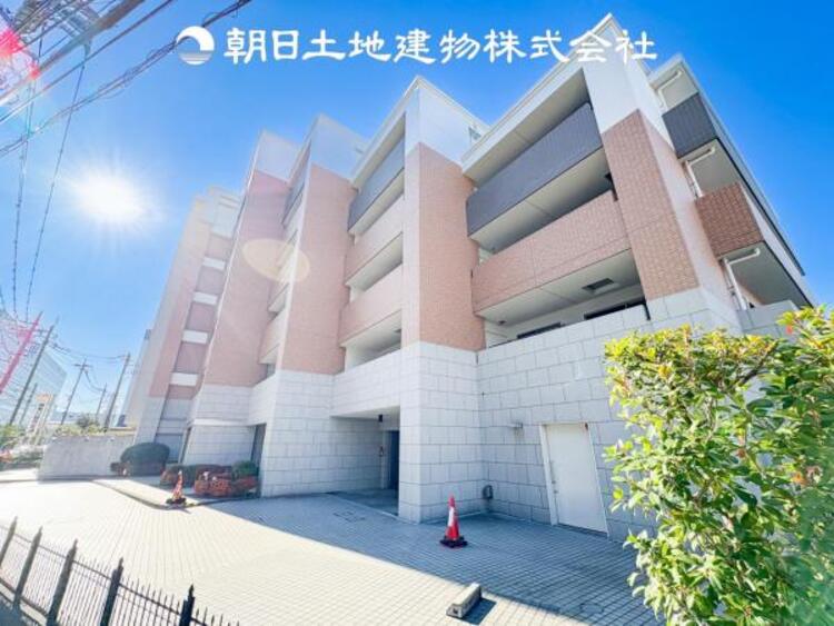 外観 表現された空間はたくさんの光を浴び、風を感じ、暮らしの時間を豊かにしてくれます。