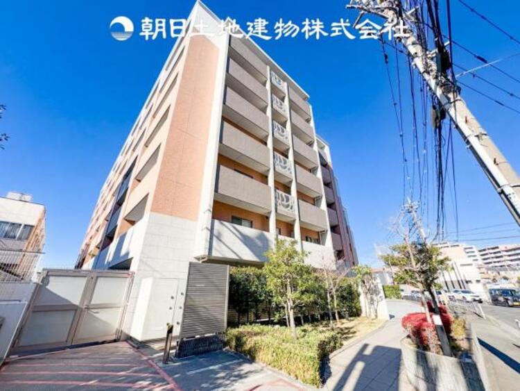 外観 時間のゆとりと空間、暖かな陽光がもたらす光と風を独占してください。