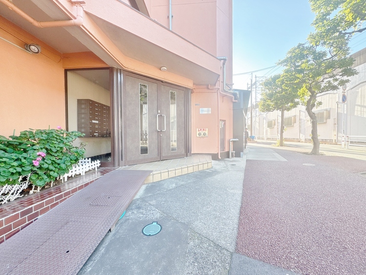 エントランス 外と内をつなぐエントランスは、まさに顔となる場所。