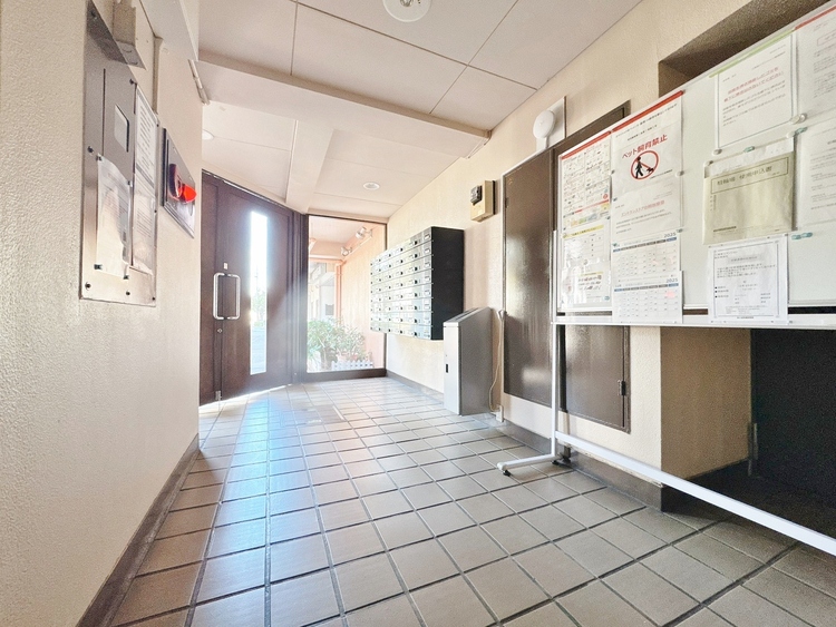 エントランス エントランス内部は、管理が行き届き清潔な共有スペースとなっています。