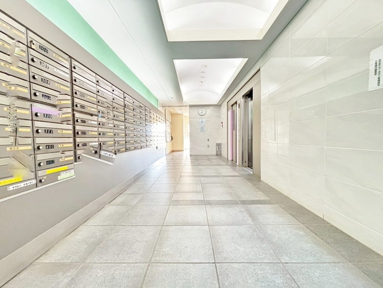 エントランス エントランス内部は、管理が行き届き清潔な共有スペースとなっています。