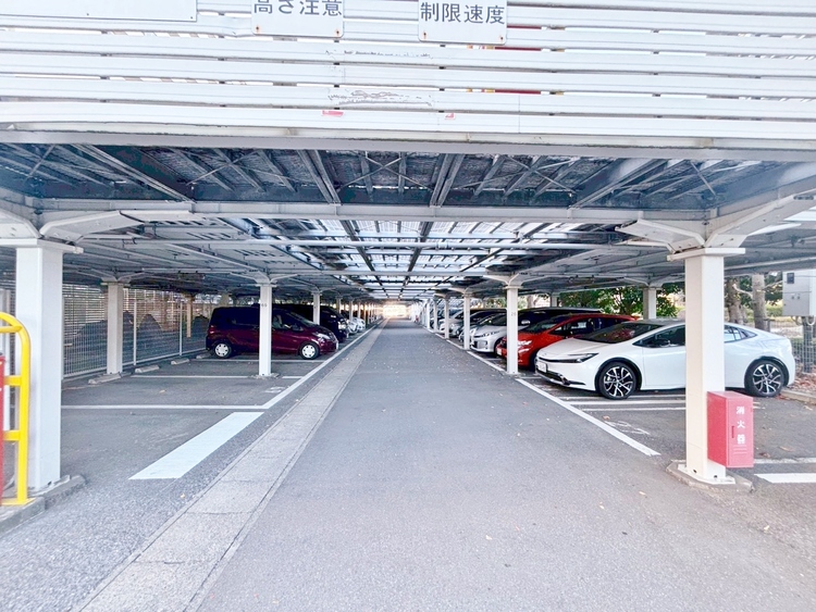 駐車場 本物件の駐車スペースです。車種制限のある場合もございますので、お気軽にお問い合わせくださいませ。