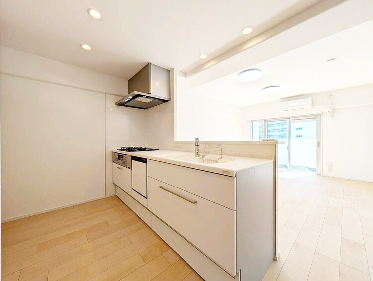 キッチン スマートな意匠と充実の機能を備えたキッチンが、暮らしにおいしい彩りを添えます。