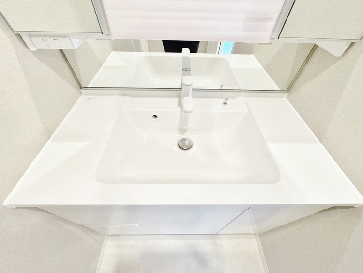 洗面 何かと物が増える場所だからこそ、スッキリと見映えの良い空間に。