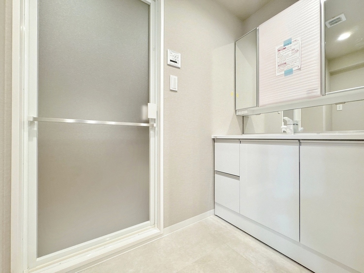 洗面 清潔感と心地よさを重視した、上質感漂うパウダールーム。