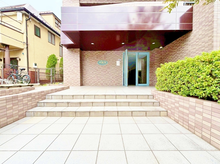 エントランス 外と内をつなぐエントランスは、まさに顔となる場所。