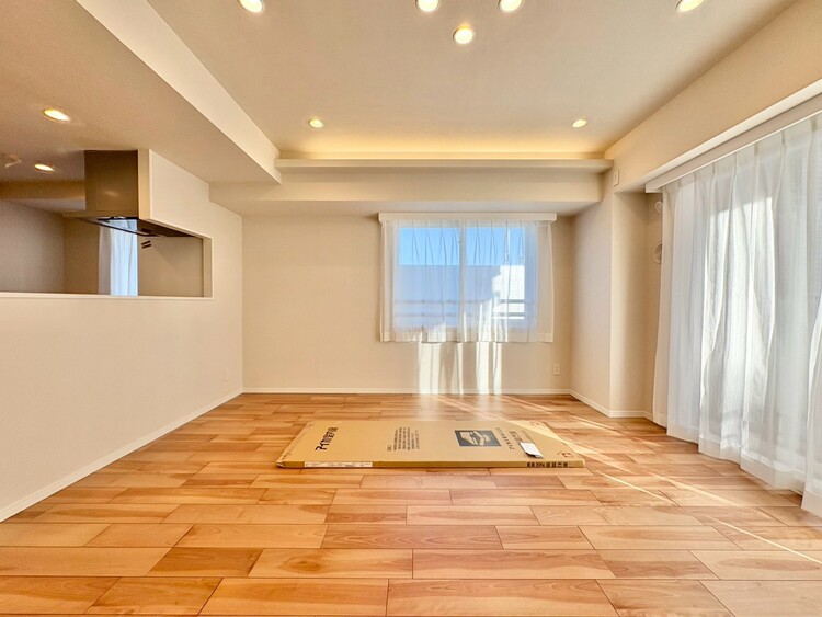 居間 飾り過ぎないシンプルな内装と偏り過ぎないデザインで統一しました。