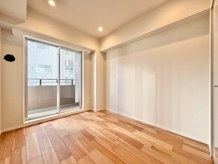 寝室 ベッドも十分に設置するスペースがあります。