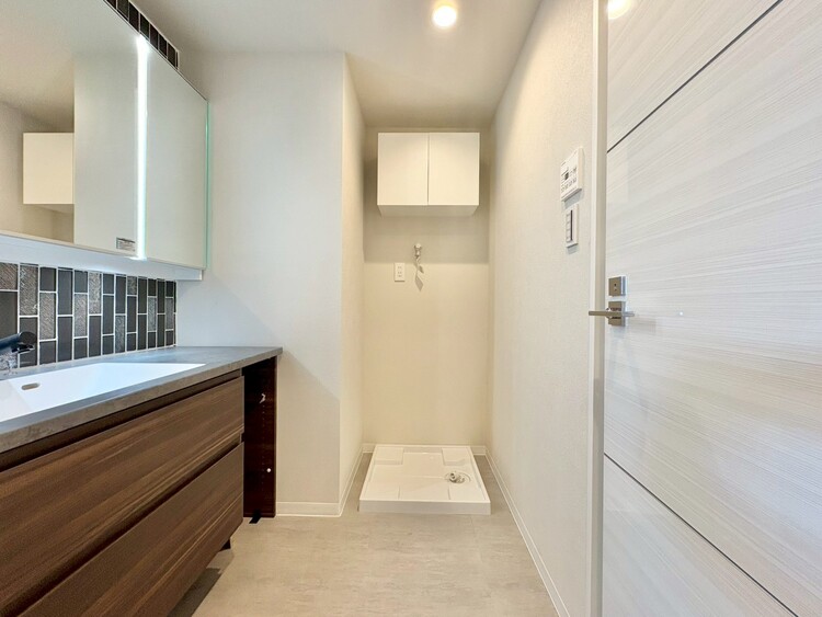 洗面 清潔感と心地よさを重視した、上質感漂うパウダールーム。