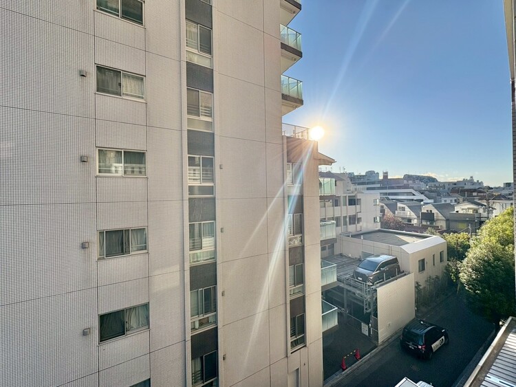 バルコニー 頬をなでる、優しい風を感じることが出来ます。