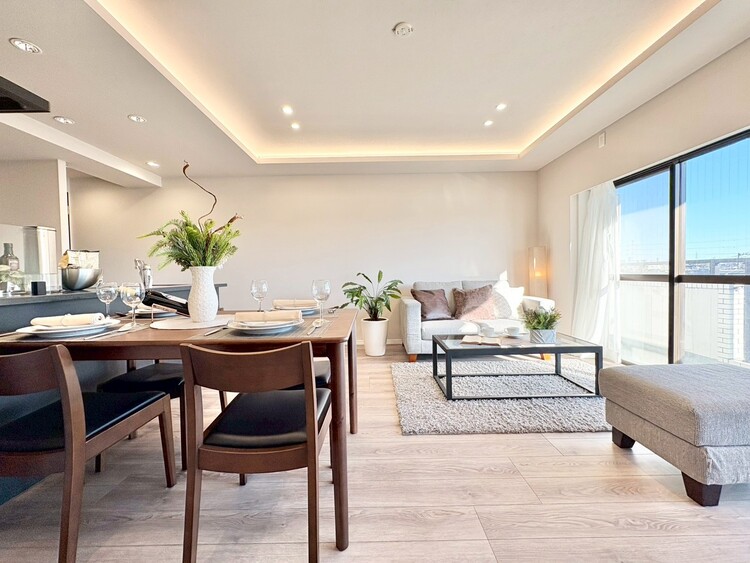 居間 快適に過ごす毎日を求めて、暮らしの中でご自身の「マイホーム」に創り上げてください。