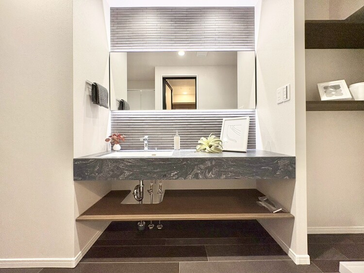 洗面 何かと物が増える場所だからこそ、スッキリと見映えの良い空間に。