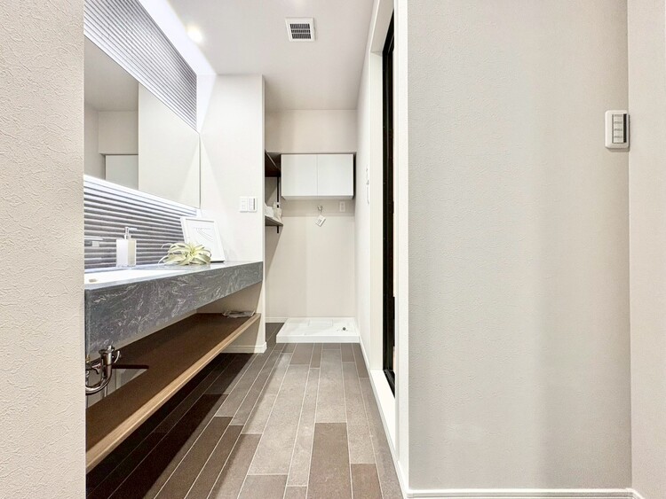 洗面 清潔感と心地よさを重視した、上質感漂うパウダールーム。