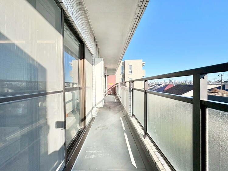 バルコニー 暮らしの中で、光と風を演出してくれるバルコニー。